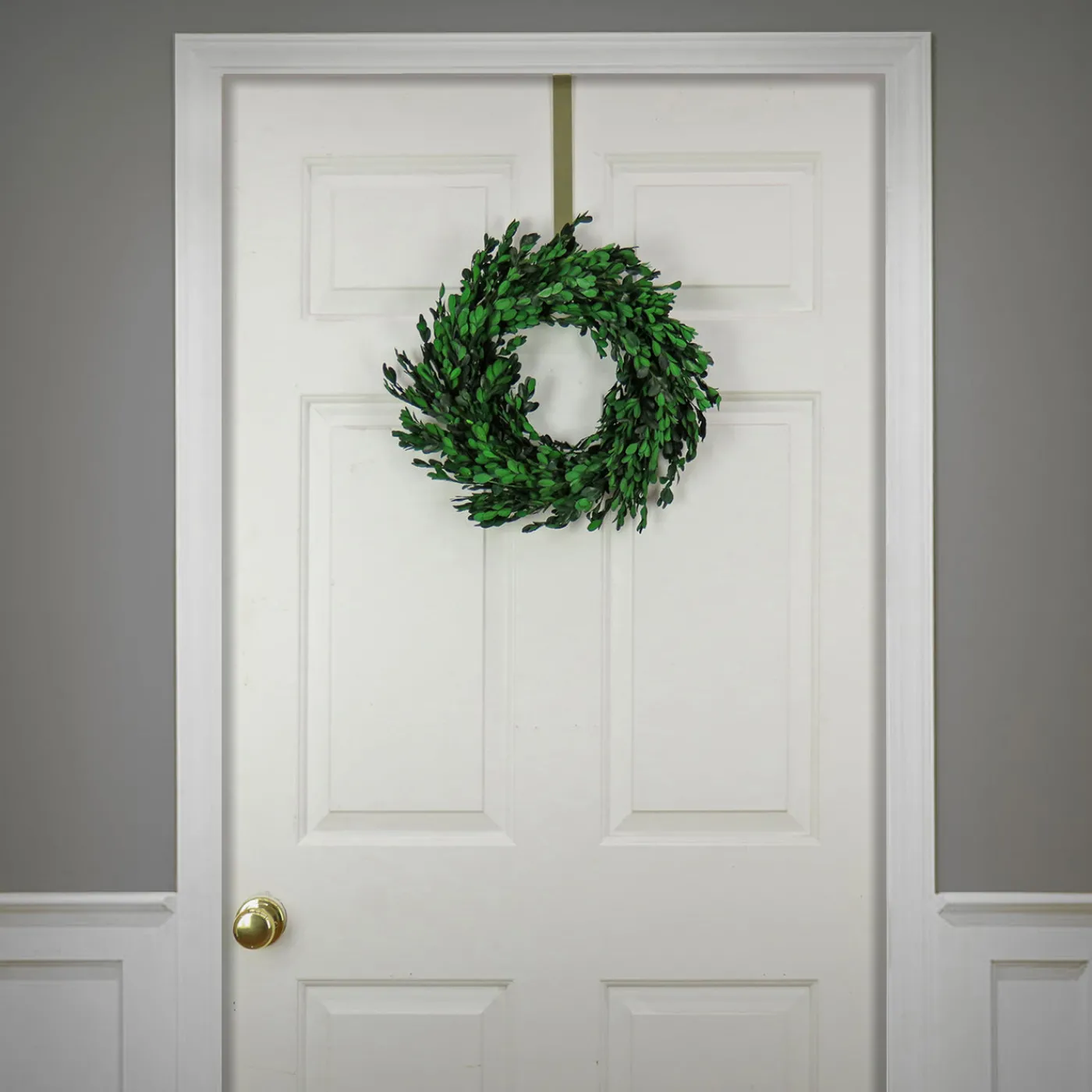 National Tree Company 18 in. Spring Wreath with Boxwood Flowers, Flowing Green Stems